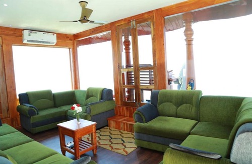 Kumarakom Boat Rental | Kumarakom Houseboat Holidays