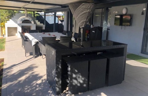 South Yunderup House | La Siesta On The Canal - Pizza Oven, Paella, Park your boat on private jetty!