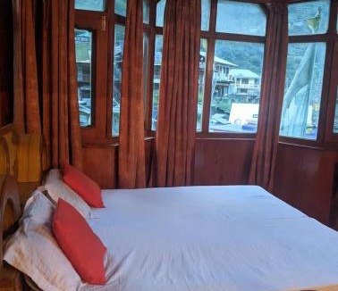 Nichar Hotel | lake view resort kafnoo