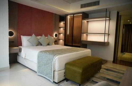 Gulshan Hotel | Lakeshore Heights
