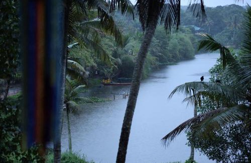 Venganoor House | Lakeview Villa - Homestay Near Kovalam
