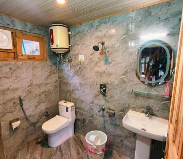 Banjar Ski Chalet | Lambri View Treehouse Jibhi