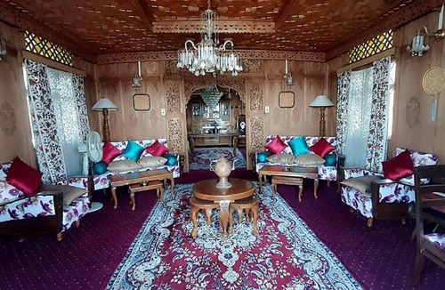 Nagin Bagh Bed & Breakfast | Lanachrise Group Of Deluxe Classes Houseboats