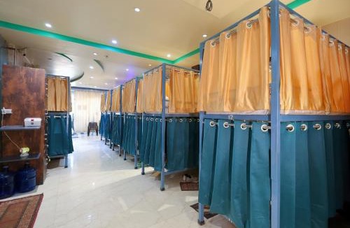 Vrindavan Hostel | Laxmi Dormitory - 2 mins walk from Prem Mandir