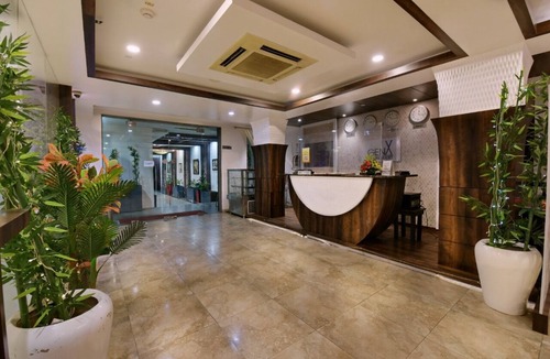 Indirapuram Hotel | Le Crescent Hotel by Trot