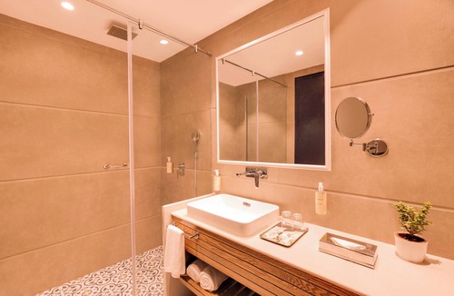 Arpora Hotel | Lemon Tree Hotel Arpora Goa