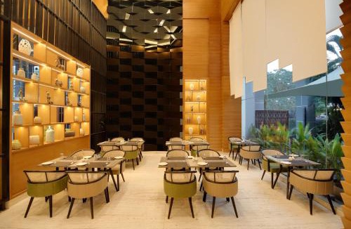 Vashi Hotel | Lemon Tree Premier, Navi Mumbai