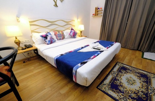Sector 39 Hotel | Lime Tree Premier Near Medanta Medicity