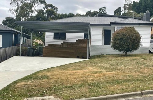Riverside House | Little White House on Ecclestone close to city centre and Tamar Valley Wineries!
