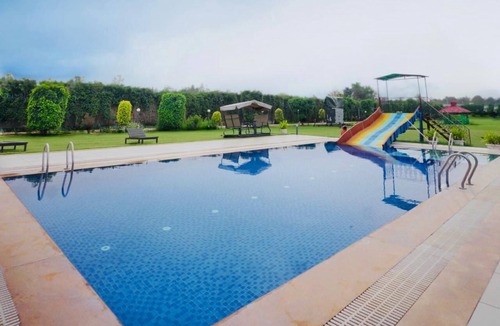Gurugram Other | London Pride Farmhouse