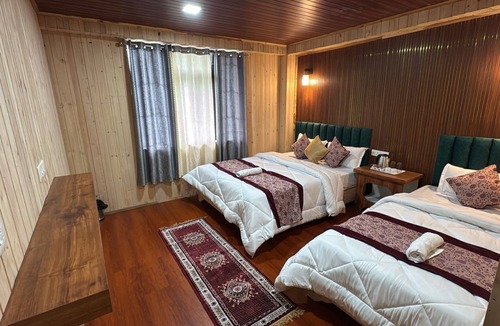 Lachung Hotel | Lotus Inn Blue Pine