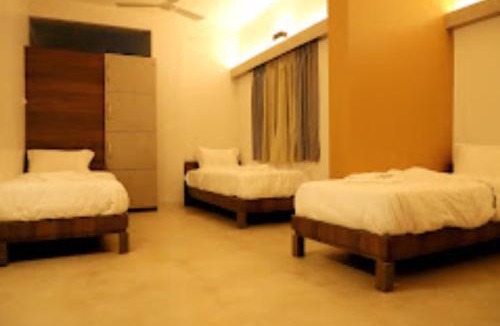 Kankavali Hotel | LOTUS LODGE Kalmath