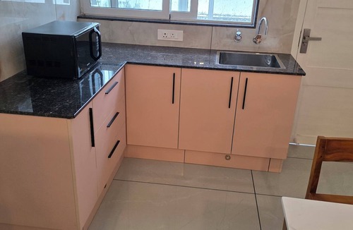 Kochi Apartment | Lovely 2-bedroom apartment with AC for a relaxing stay