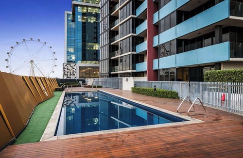 Docklands Condo | 💙Lovely Waterfront Apartment with Swimming Pool🏊and Gym🏋️in the💙of Docklands