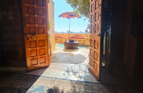 Jaisalmer Apartment | Luckypriya stay by lake