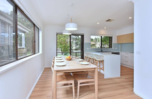 Corlette House | Luna at Corlette - Double story family home