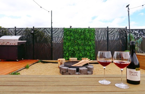 Rokeby House | Luxe Retreat with Spa - Near airport & CBD