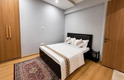 Srinagar Apartment | Luxurious 2 Bedroom Apartment in Srinagar