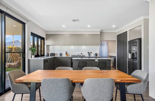 Eglinton House | Luxurious coastal retreat | Swan BnB Management
