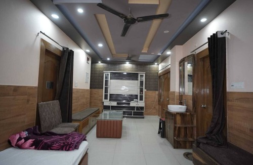 Varanasi Apartment | Luxurious hotel or apartment in Varanasi city Near ghat Central Varanasi kashi