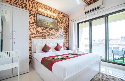 Santacruz Apartment | Luxury 3 Bedroom Apartment Near Mumbai Airport for Working Professionals and Families