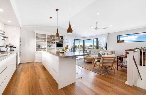 Mooloolaba House | Luxury 5BR Canal Front Retreat Mooloolaba