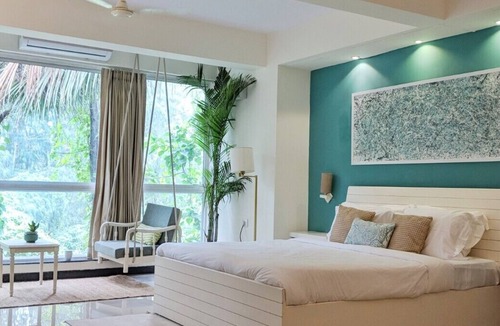 Siolim Apartment | Luxury art-themed apartment: The Abstract Suite