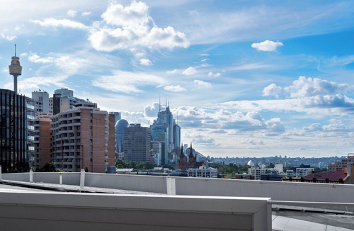 Darlinghurst Apartment | Luxury CBD Darlinghurst Apartment | King Bed, Pool & Sauna, Rooftop