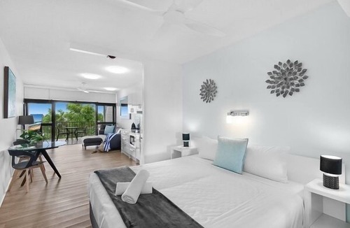 Trinity Beach Apartment | Luxury Escape in Trinity Beach!