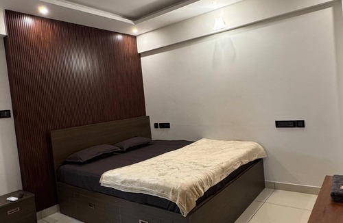 Kumarapuram Apartment | Luxury Fully Furnished 2BHK -City Center -Near Airport & Hospitals