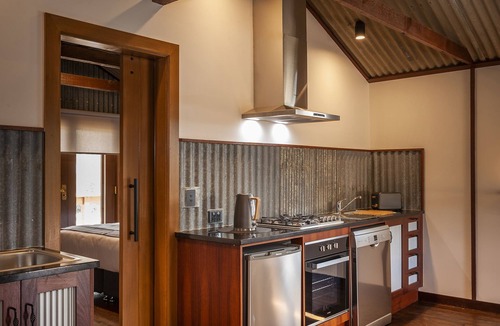 Angaston House | Luxury rustic accommodation