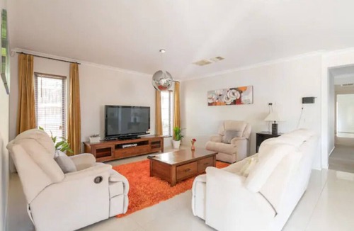 Ringwood House | Luxury Spacious Living In Heart of Ringwood