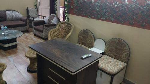 Chhota Shimla House | Maa Tara Devi B&B