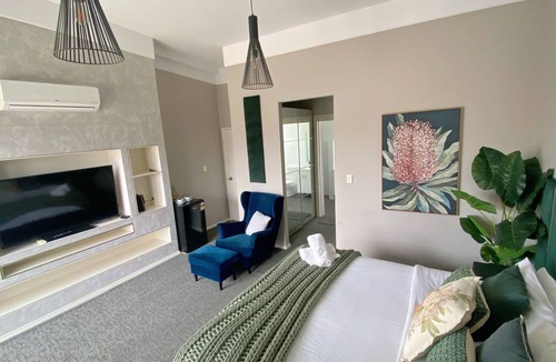 Fremantle House | Maand Up Accommodation