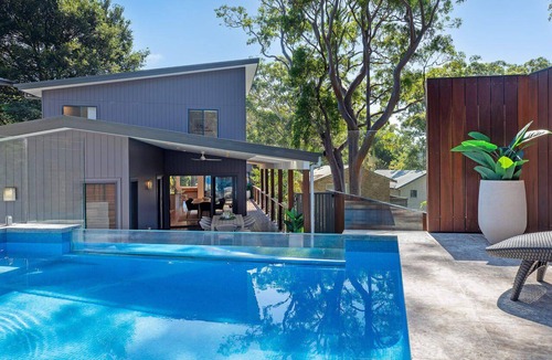 Macmasters Beach House | MacMasters: Infinity Pool & Beach