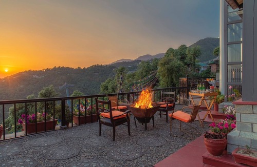 Dharamshala Villa | Majestic 3 BHK villa wth living area & stunning views near Dalai Lama Temple