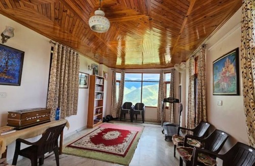 Shimla Apartment | Majestic view Modern comfort.
