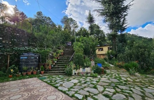 Shimla Apartment | Majestic view Modern comfort.