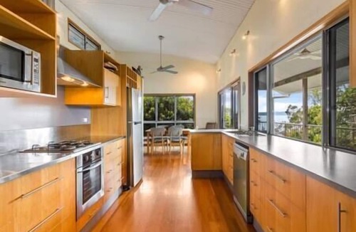 Boreen Point House | Mango House has everything you need for a beautiful Boreen Point family holiday.