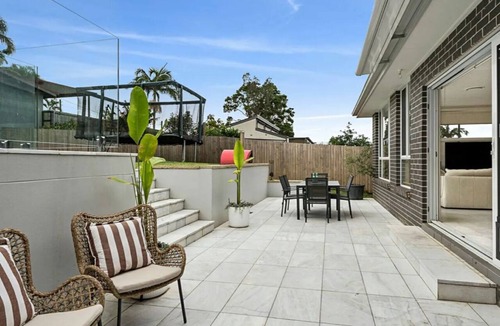 Allambie Heights House | Manly 3km I Modern 5BR Retreat | Pool | Sleeps 13
