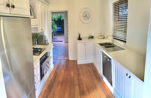 Manly House | Manly Beach House - 2 Min to Beach with Parking