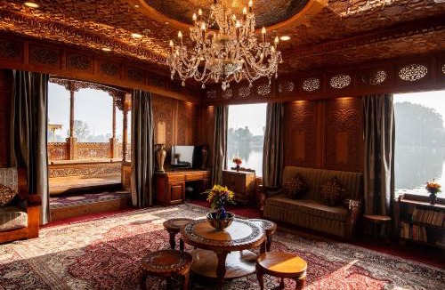 Sudarbal Boat Rental | Mascot Houseboats