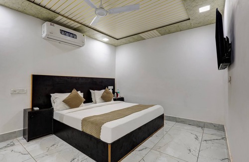 New Delhi Hotel | Mauryan Signature hotel Devli Khanpur
