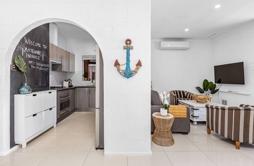 Maylands House | Maylands Coastal Vibe by Home2BnB