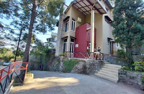 Kasauli Bed & Breakfast | Mehar Villa 3BHK with Private Cook, Garden, Views