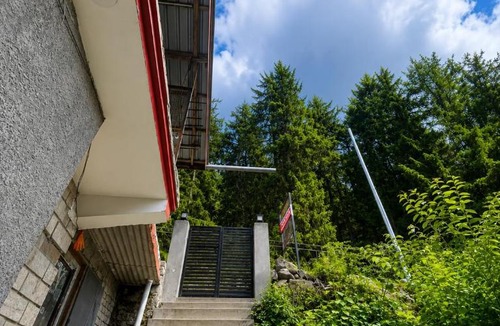 Jagatsukh House | Meltwood Stays Manali