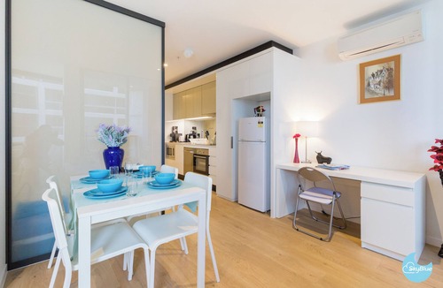 Melbourne Central Business District Apartment | ❤️MHTFZ01/InnerCBD/SkyHigh View/1Min To Station/FREE(Heated Pool/GYM/Tram)