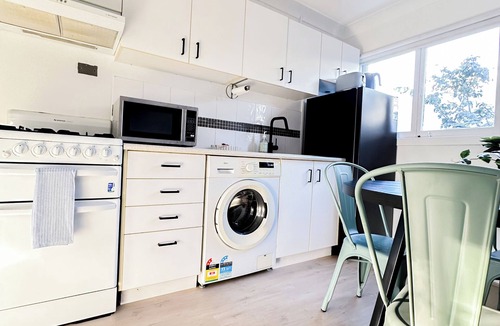 Windsor Apartment | Mi Casa Su Casa | 2BR Sleeps 6 | Free Parking+CBD