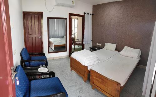 Kumbalam Hotel | Mia Riaan Lake View Resort