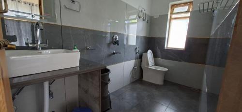 Kaza House | Middleland homestay kaza